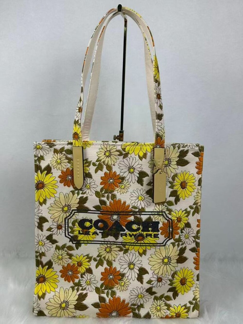 Coach Canvas Tote Bag With Floral Print Gold/Vanilla Sunflower CDW60 NWT